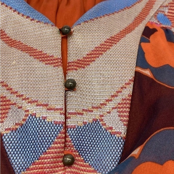 DVF vibrant fun mini dress. Sheer sleeves. - Picture 10 of 11